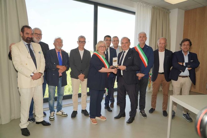 Premio "Il Grappolo' assegnato a Enrico Peola di CIf Premio "Il Grappolo' assegnato a Enrico Peola di CIf