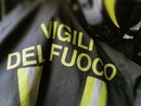Cossombrato: prende fuoco il tetto di un edificio, vigili del fuoco in azione Cossombrato: prende fuoco il tetto di un edificio, vigili del fuoco in azione