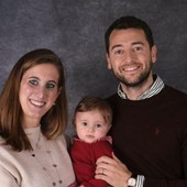 Maria da Laura Navello, 31 anni, chimica industriale, Pietro Lugliengo, 34 anni, farmacista e  Gesù Bambino la loro figlia Caterina