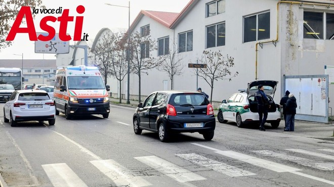 La pattuglia della Polizia Locale impegnata sul luogo dell'incidente (Ph. Merfephoto - Efrem Zanchettin)
