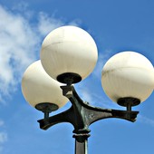 Illuminazione pubblica, il Comune replica all’interpellanza: “Segnalazioni fondamentali per intervenire in modo tempestivo”