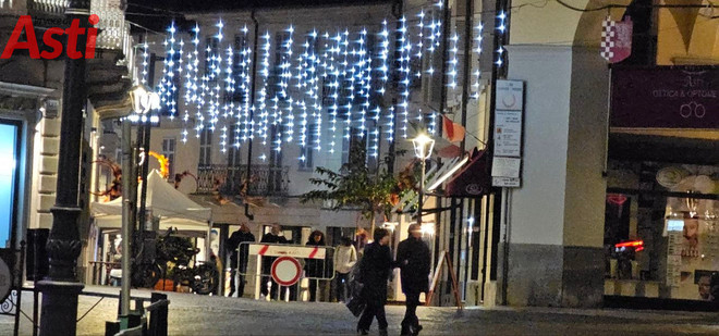 Via vai fest e le luminarie d'ottobre: ad Asti il Natale arriva sempre prima Via vai fest e le luminarie d'ottobre: ad Asti il Natale arriva sempre prima