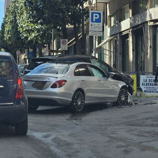 Asti: schianto tra due auto  all'incrocio tra corso Dante e corso Milano: traffico in tilt