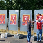 Affissioni di manifesti per il Sì