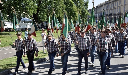 Oltre 15 mila Penne Nere a Pinerolo: anche gli Alpini astigiani al Raduno del Primo Raggruppamento Oltre 15 mila Penne Nere a Pinerolo: anche gli Alpini astigiani al Raduno del Primo Raggruppamento