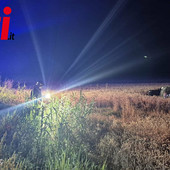 Vigili del fuoco e personale sanitario impegnato sul luogo dell'incidente Vigili del fuoco e personale sanitario impegnato sul luogo dell'incidente