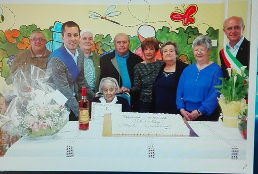 Si festeggia una nuova centenaria nella città dello Spumante