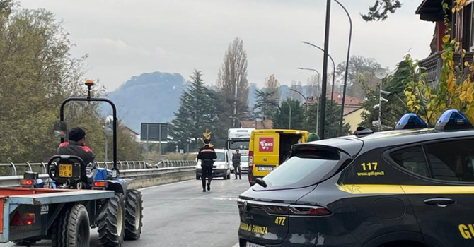 Canelli, scontro frontale sulla strada per Nizza: ferito un ragazzo di 19 anni