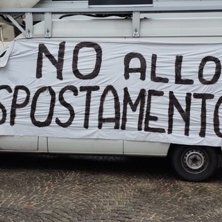 Al mercato tornano gli striscioni di protesta: &quot;Avevamo chiesto il format ad anello fino al 24 dicembre&quot;,