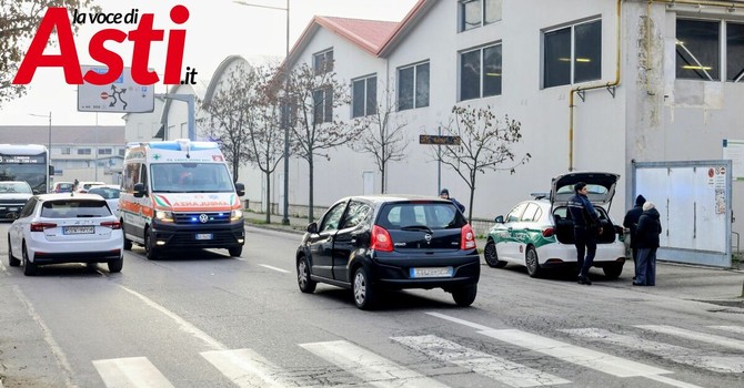 La pattuglia della Polizia Locale impegnata sul luogo dell'incidente (Ph. Merfephoto - Efrem Zanchettin) La pattuglia della Polizia Locale impegnata sul luogo dell'incidente (Ph. Merfephoto - Efrem Zanchettin)