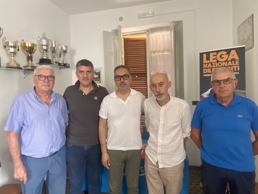 in ordine Tiziano Bragato (componente delegazione), Francesco Pantano (vice delegato), Walter Vercelli (consigliere regionale), Gianfranco Merlo (delegato provinciale) e Bruno Fassone (segretario)