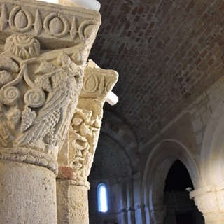 Interno della pieve romanica di San Lorenzo a Montiglio