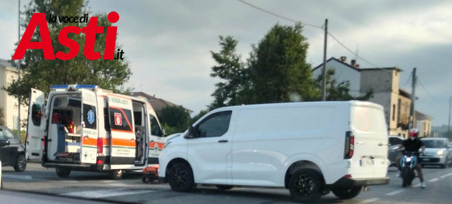 Viabilità paralizzata in corso Casale per un incidente tra moto e furgone Viabilità paralizzata in corso Casale per un incidente tra moto e furgone