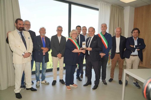Premio "Il Grappolo' assegnato a Enrico Peola di CIf Premio "Il Grappolo' assegnato a Enrico Peola di CIf