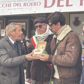Staffelli premiato con il Tartufo Bianco d'Alba: la festa del fungo diventa appello per l'ambiente Staffelli premiato con il Tartufo Bianco d'Alba: la festa del fungo diventa appello per l'ambiente