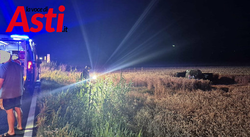 Vigili del fuoco e personale sanitario impegnato sul luogo dell'incidente Vigili del fuoco e personale sanitario impegnato sul luogo dell'incidente