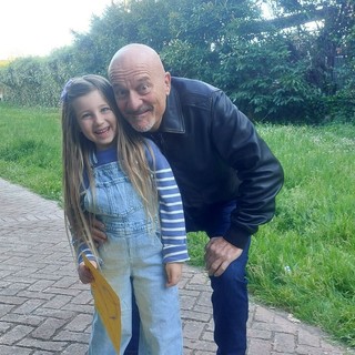 Isabelle sul set con Claudio Bisio (immagine riprodotta, come tutte le restanti dell'articolo, per gentile concessione di Mary Strambè)