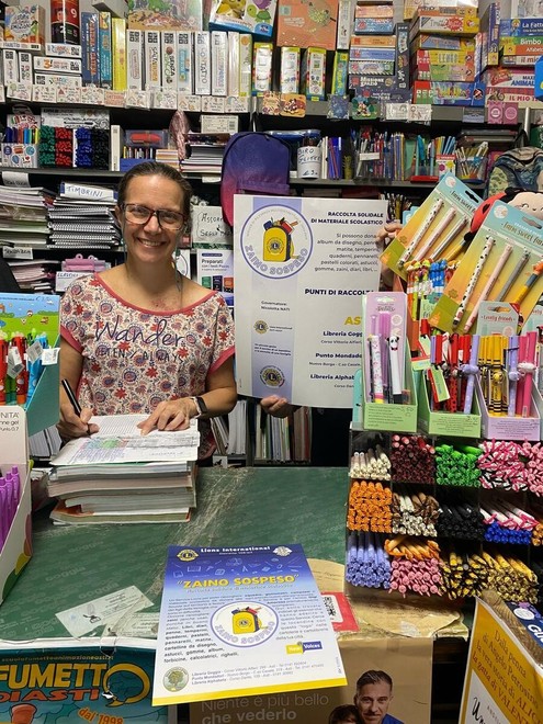 Asti, al via “Zaino Sospeso”: il Lions Club Asti Host al fianco delle famiglie in difficoltà Asti, al via “Zaino Sospeso”: il Lions Club Asti Host al fianco delle famiglie in difficoltà