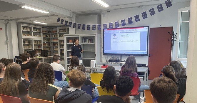 “Una Vita da Social”, la Polizia di Stato incontra gli studenti di Asti “Una Vita da Social”, la Polizia di Stato incontra gli studenti di Asti