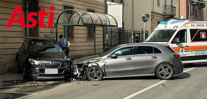 Asti, via Pietro Micca chiusa al traffico per incidente Asti, via Pietro Micca chiusa al traffico per incidente