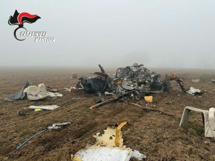 I rottami dell'elicottero