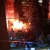 L'auto danneggiata dalle fiamme nel corso della scorsa notte (foto di Luciana Cuccu da Facebook)