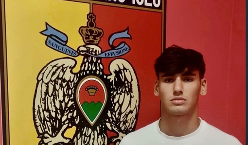 Manuel Ribellino (difensore classe 2009), vestirà la maglia del Catanzaro dopo le ultime due stagioni con quella dell’Asti Manuel Ribellino (difensore classe 2009), vestirà la maglia del Catanzaro dopo le ultime due stagioni con quella dell’Asti