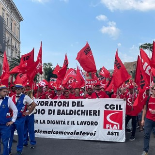 Anche la Cgil di Asti a &quot; La via maestra&quot;. Landini: &quot;La ricchezza del Paese è il lavoro e non la finanza&quot; [FOTO]