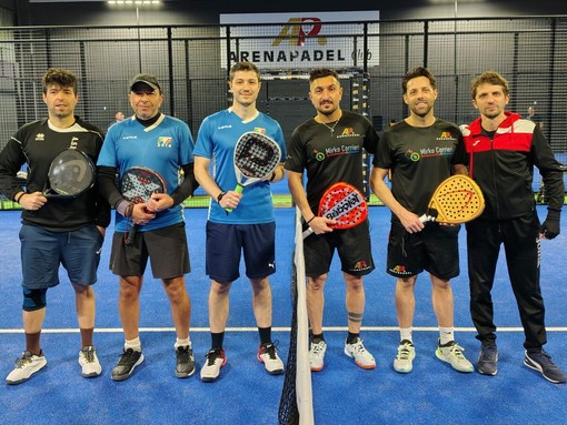 Da sinistra Fasolin, Montalbano, Liuni (F.T.P. Soc. Coop.), Alafleur, Vezzoso (Arena Padel) con Chicco Pellitteri, responsabile padel CSI Asti