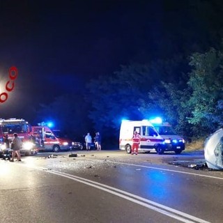 Frontale a Ferrere: una donna è stata estratta dall'auto dai vigili del fuoco