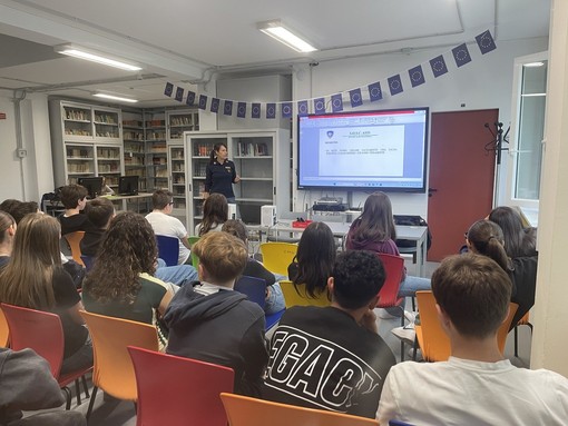 “Una vita da social”, la polizia di Stato incontra gli studenti di Asti