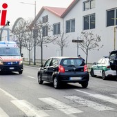 La pattuglia della Polizia Locale impegnata sul luogo dell'incidente (Ph. Merfephoto - Efrem Zanchettin) La pattuglia della Polizia Locale impegnata sul luogo dell'incidente (Ph. Merfephoto - Efrem Zanchettin)