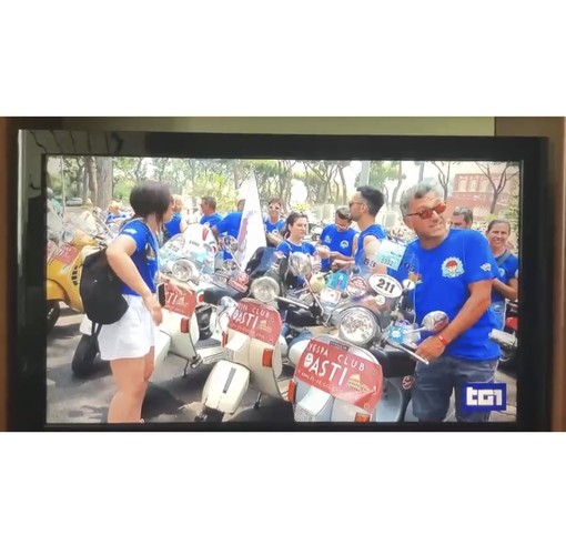 Asti protagonista ai festeggiamenti per gli 80 anni della Vespa: i vespisti finiscono anche al TG1