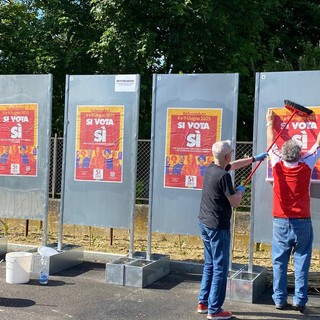 Affissioni di manifesti per il Sì