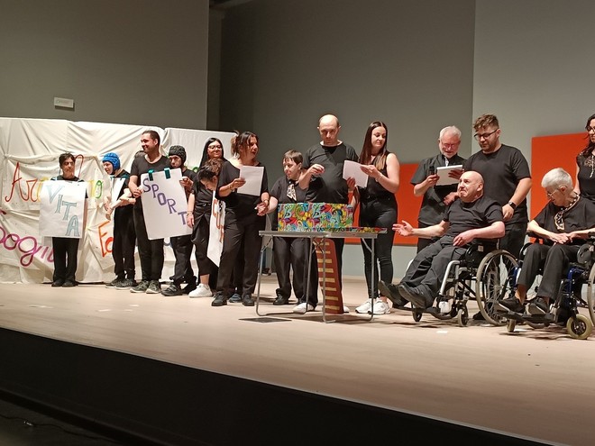 Grande successo per “Immaginiamo che…” della Cooperativa Nuovi Orizzonti: teatro, diritti e inclusione Grande successo per “Immaginiamo che…” della Cooperativa Nuovi Orizzonti: teatro, diritti e inclusione