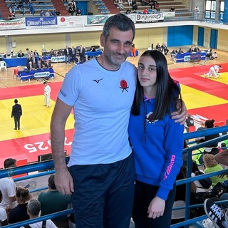 Lorenzo e Ginevra Aloise sugli spalti del palasport barese
