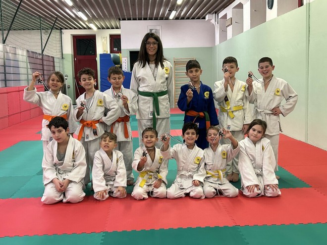La Scuola Judo Shobukai festeggia 50 anni sul tatami con una pioggia di medaglie a Leinì