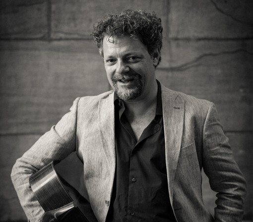 Chitarra da star al Foro Boario, domenica il concerto di Alessio Nebiolo