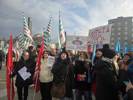 Presidio lavoratori Konecta fuori dalla Regione (Ph. Daniele Caponnetto)