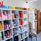 Immagine d'archivio di un laboratorio di sartoria Immagine d'archivio di un laboratorio di sartoria