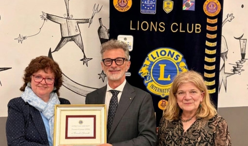 Musica e cittadinanza attiva, Fernanda Saravalli riceve il Premio Civitas Lions Club Asti Host Musica e cittadinanza attiva, Fernanda Saravalli riceve il Premio Civitas Lions Club Asti Host
