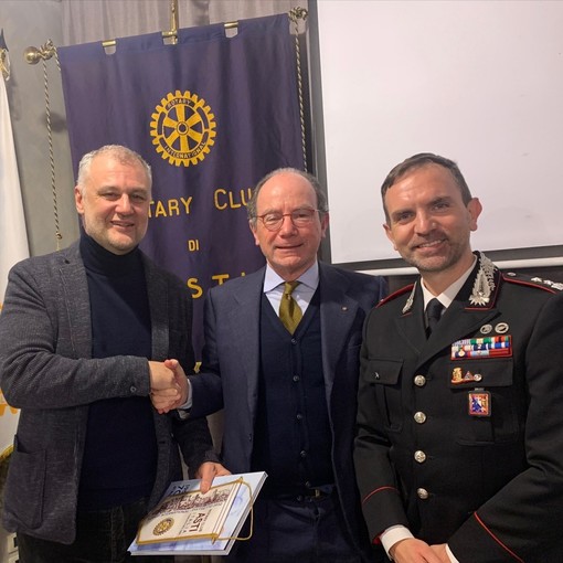 Lucio Pellegrini con il comandante provinciale dei carabinieri ten. col. Paolo Lando ed il presidente del Rotary Luigi Florio