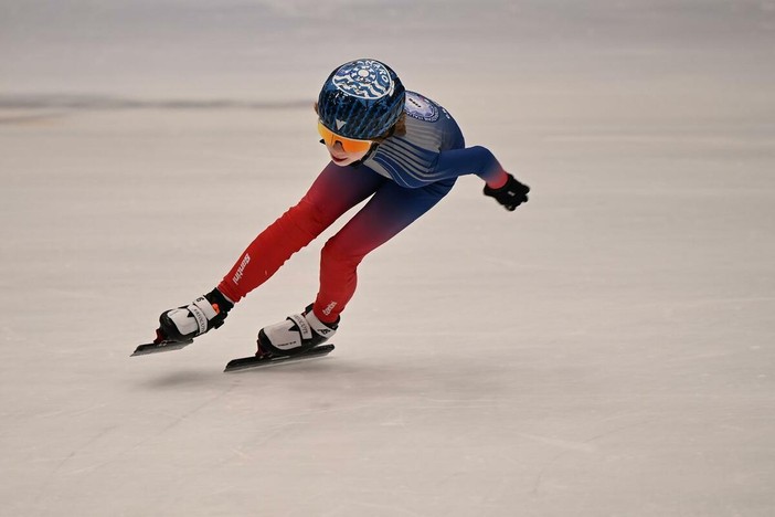 La giovane atleta impegnata su pista