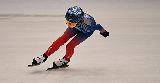 La giovane atleta impegnata su pista