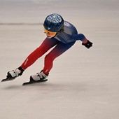 La giovane atleta impegnata su pista