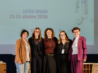Nell'immagine, da sinistra a destra: Elena Romano, Silvia Boggian, Muriel Mesini, Susanna Nuti e Ausilia Quaglia (ph. Luca Ostadel)