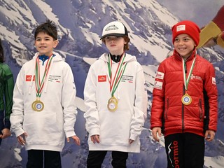 La bimba insieme ad altri giovanissimi medagliati