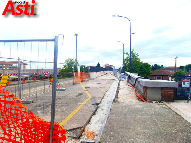 I lavori in corso sul ponte Ogerio Alfieri