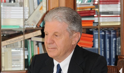 Valleandona celebra don Luigi Berzano nella Vigilia di Natale