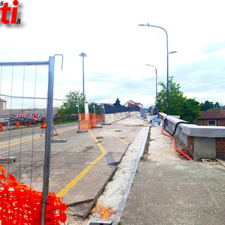 I lavori in corso sul ponte Ogerio Alfieri